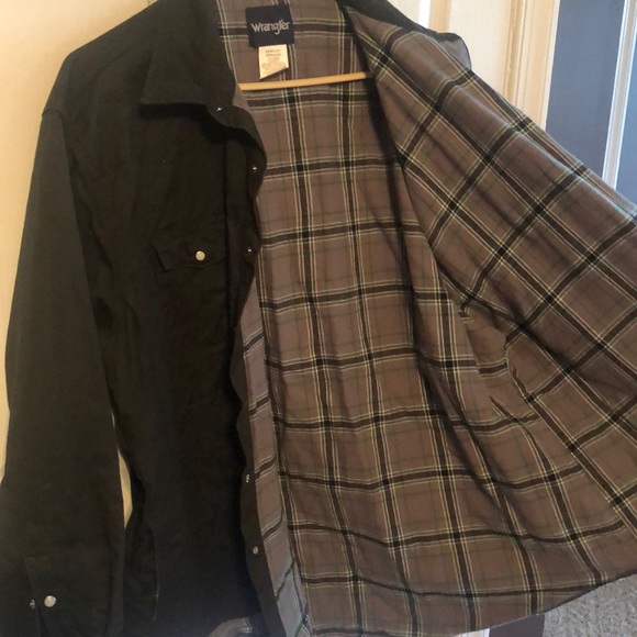 Wrangler quilt lined Pearl snap never worn - Picture 3 of 4